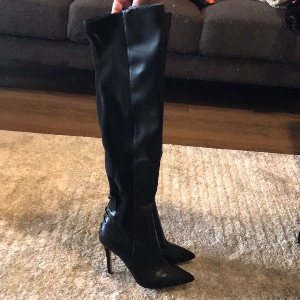 Heeled black boots